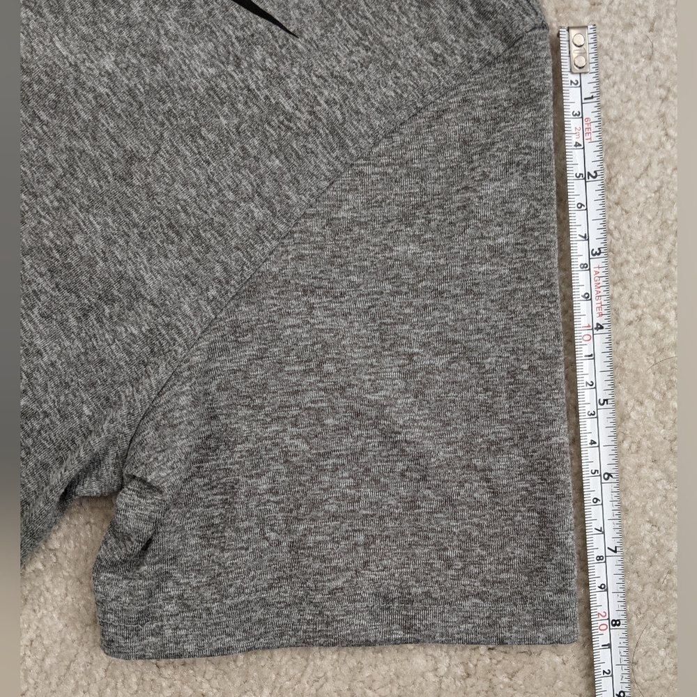 Nike Dri-Fit gray t-shirt - Picture 6 of 8